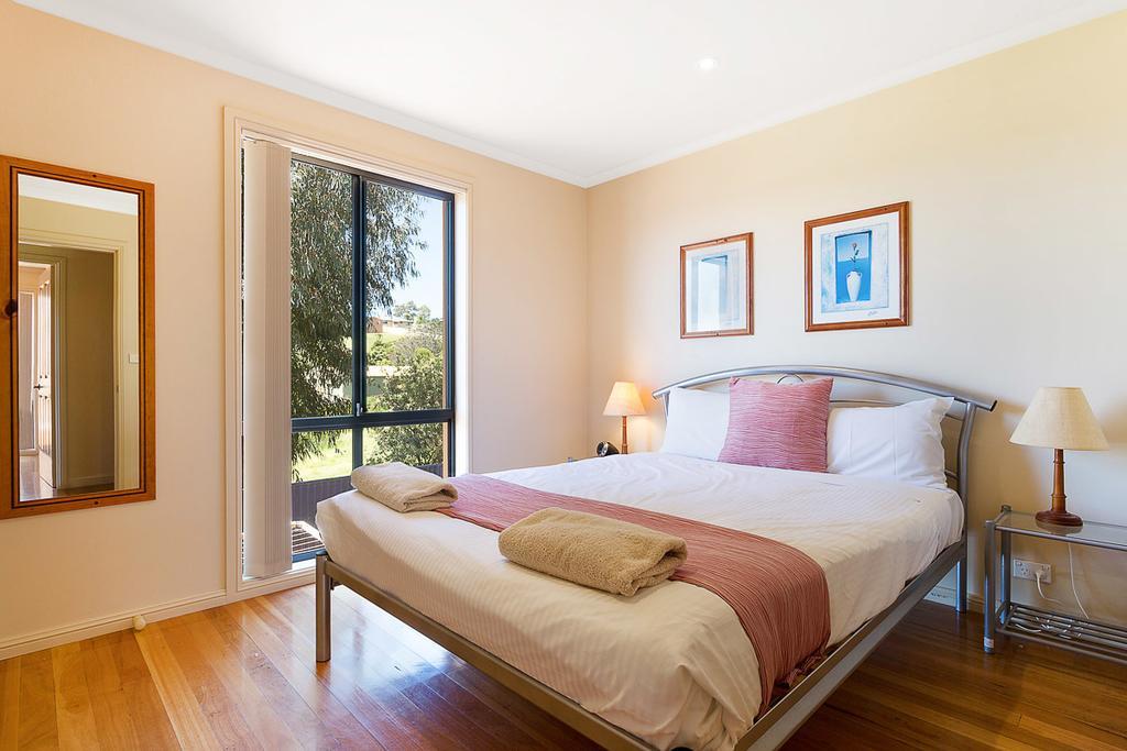 Snug Cove Villas Идън Екстериор снимка