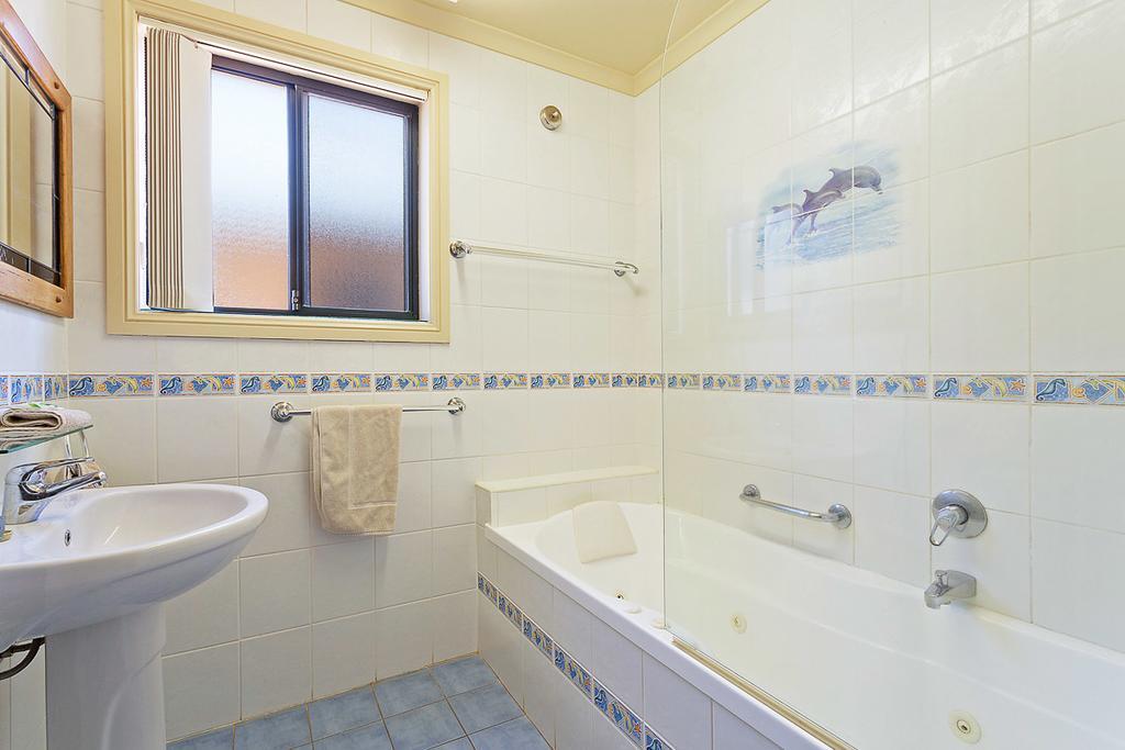 Snug Cove Villas Идън Стая снимка